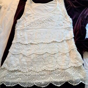 Sleeveless white ruffled lace top - M